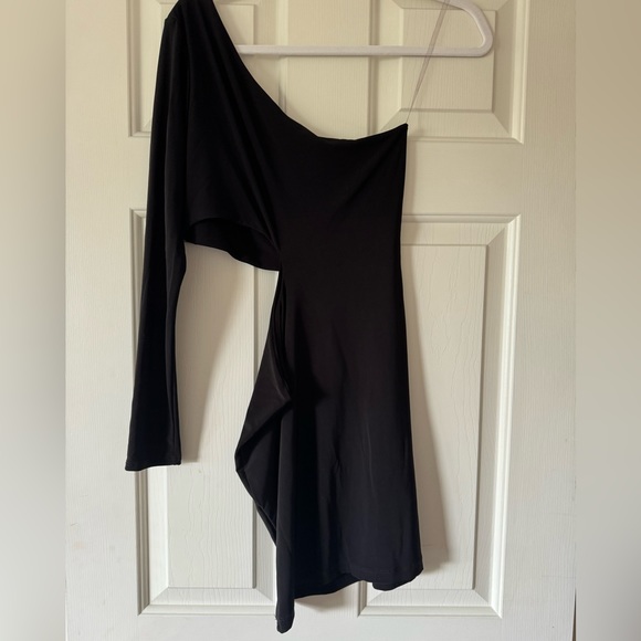 Windsor Black One Shoulder Cut Out Dress - Picture 4 of 5